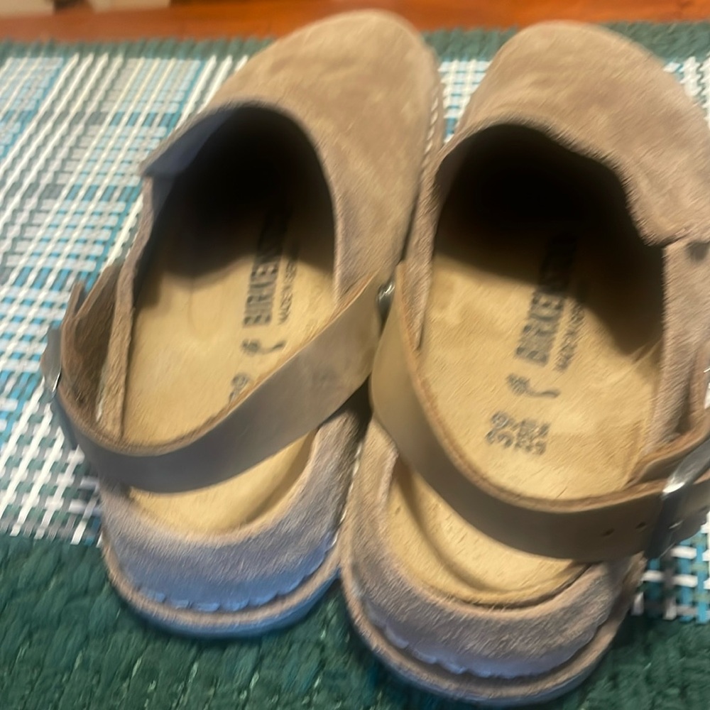 Like new !!!!! worn fewer than 3 times. Very wonderful condition .